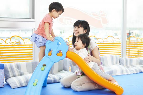 株式会社ポピンズホールディングス みどりの保育園(LINE 事業所内保育所)
